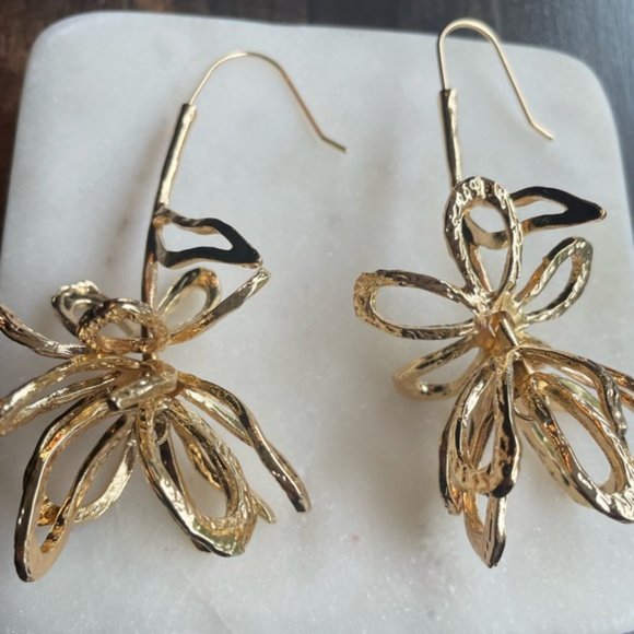 ♡Anthropologie Golden Flower Earrings♡ - Picture 3 of 8
